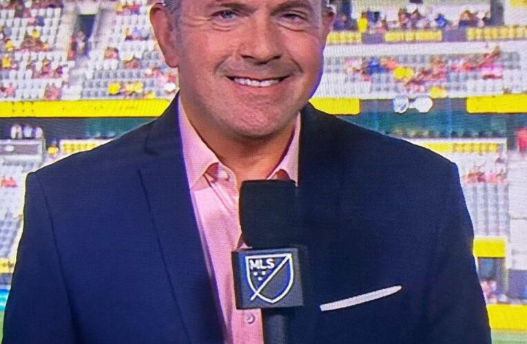 Sammy Sadovnik:                                                                     La voz que abrazó el fútbol con el alma⚽️